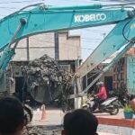 Camat Comal Tinjau Pengerukan Kali Layang untuk Pastikan Normalisasi Berjalan Tepat Waktu