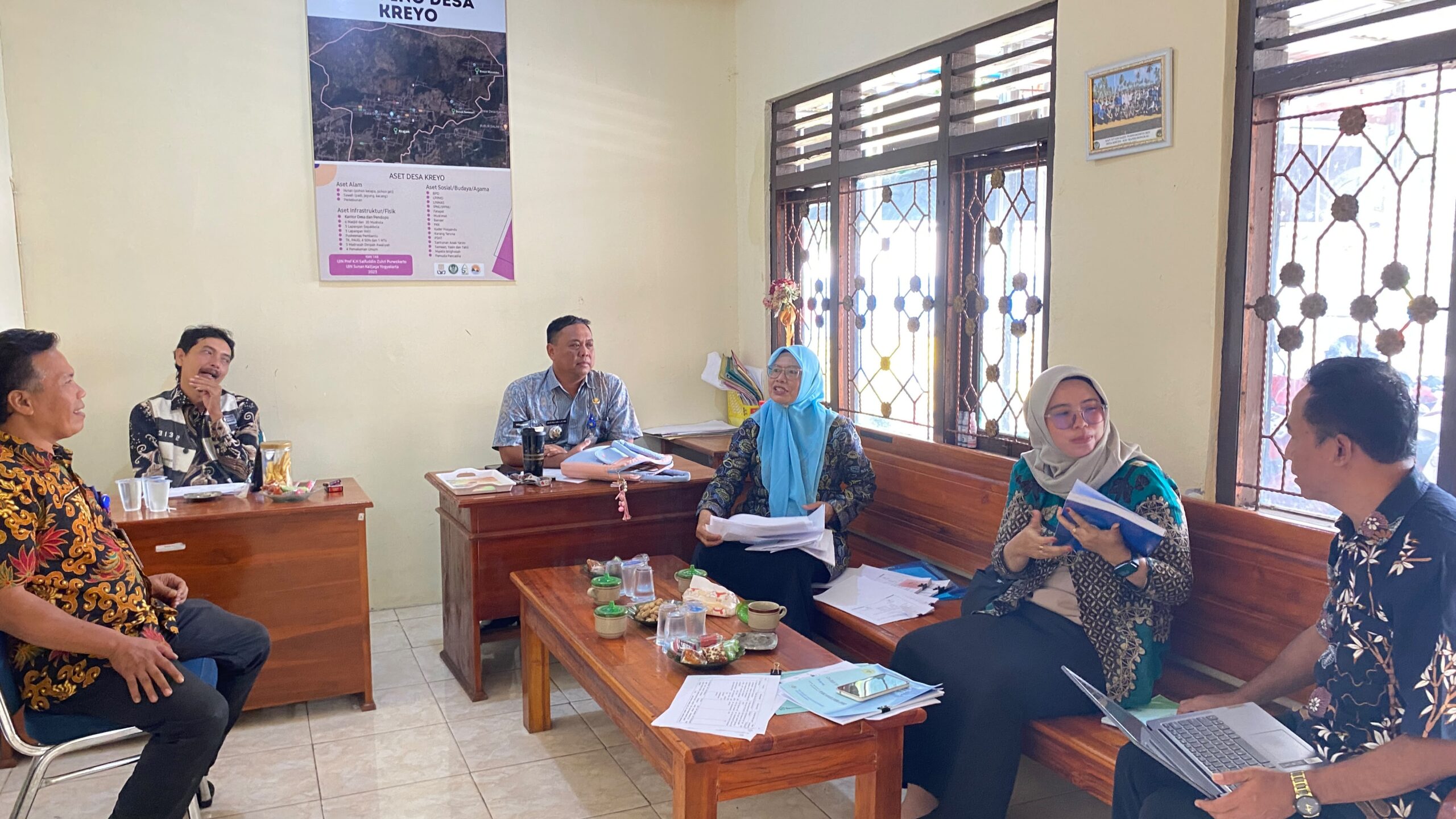 Dorong Tertib Administrasi, Pihak Kecamatan Randudongkal Dampingi Pemdes Kreyo Rampungkan LHP AMJ