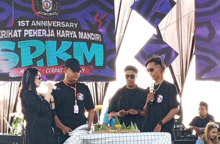 Pembawa Acara Fiki dan April, Pembukaan HUT ke-1 SPKM PT Long Well International Berlangsung Meriah