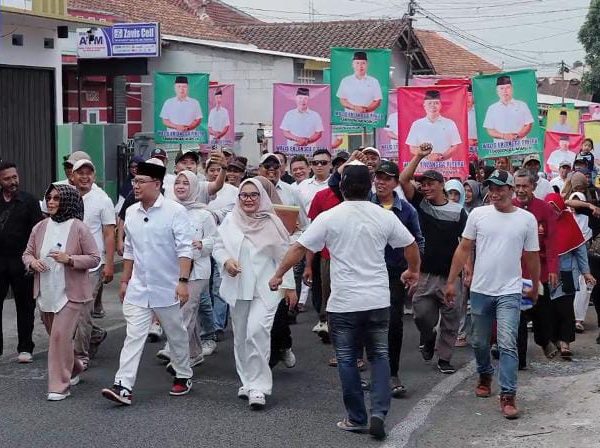 Diterima Warga, Ribuan Masyarakat Antar Walis Erlangga Mendaftar Calon Kepala Desa Randudongkal