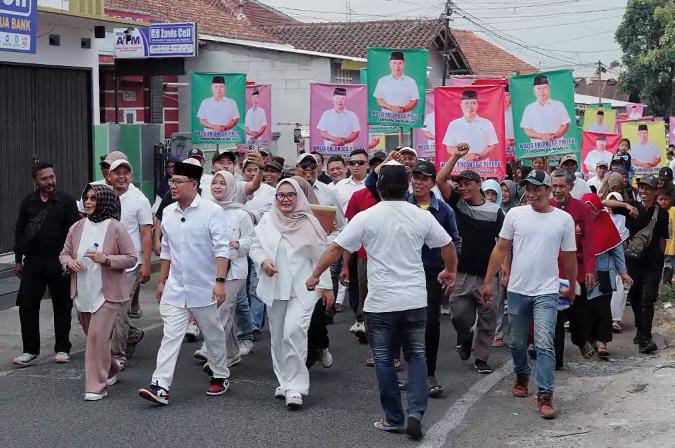 Diterima Warga, Ribuan Masyarakat Antar Walis Erlangga Mendaftar Calon Kepala Desa Randudongkal