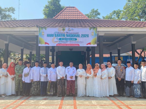 Pimpin Upacara Hari Santri 2026,Camat Randudongkal Agus Mulyadi Ajak Santri Kuatkan Negeri